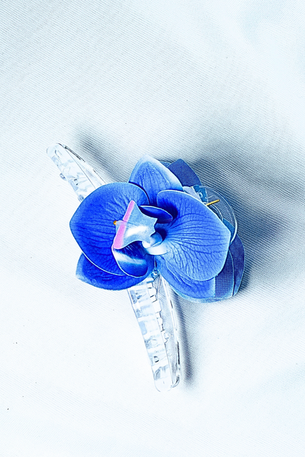 Blue Flower Hair Clutcher – Cool & Stylish Elegance