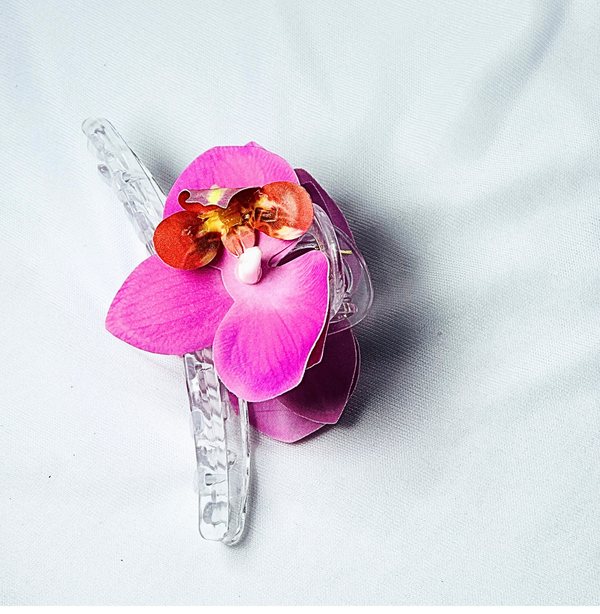 Pink Flower Hair Clutcher – Soft & Feminine Charm